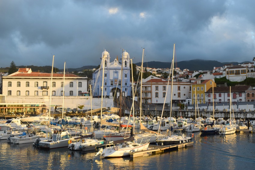 Azoren Unterwegs auf Terceira Hafen von Angra do Heroismo